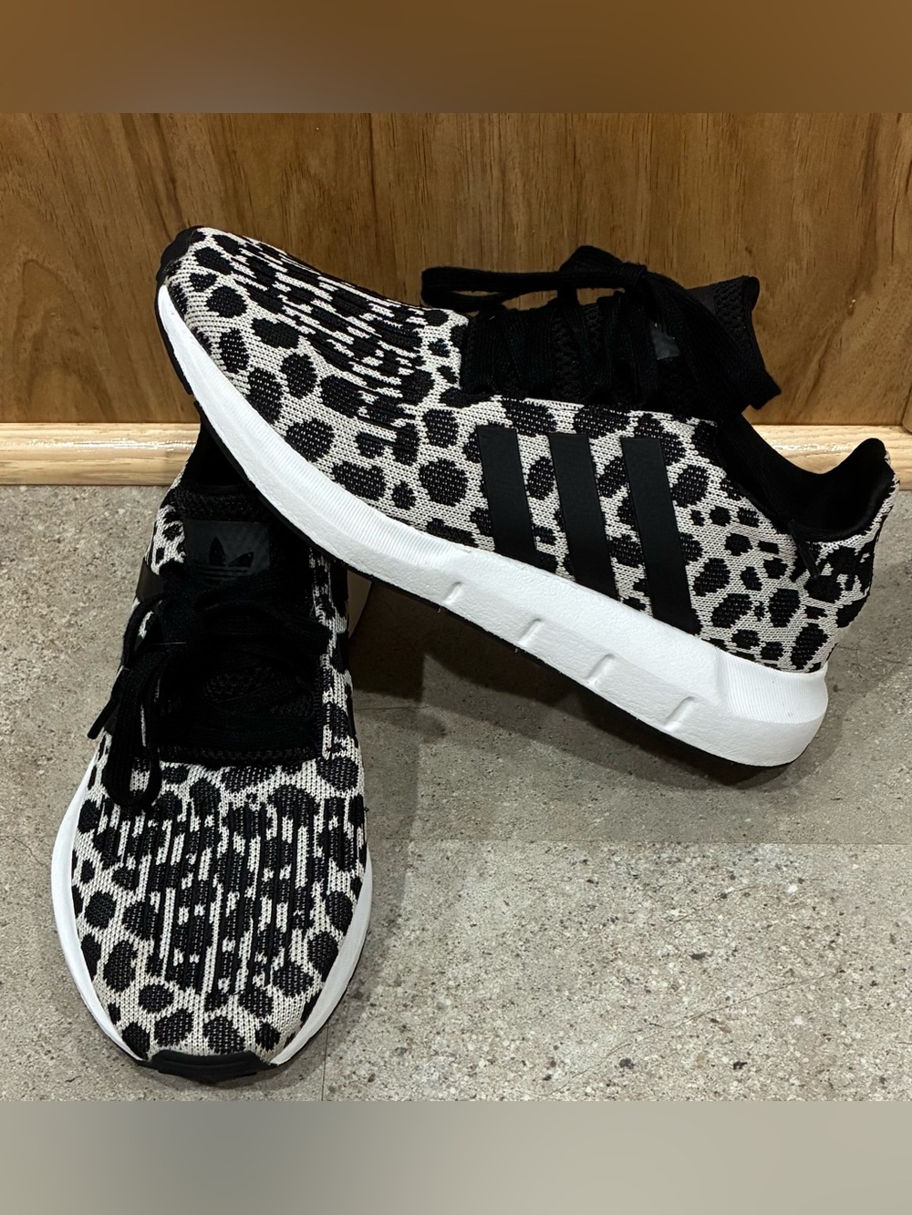 Womens ADIDAS Swift Run 1.0 Leopard Athletic Shoes, sz 7